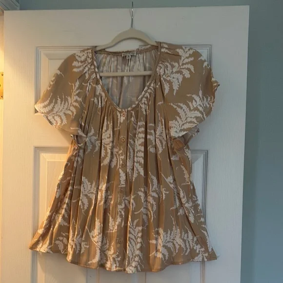 Wonderly Tan and White Puff Sleeve Tunic with Ruffled Style - Picture 1 of 5